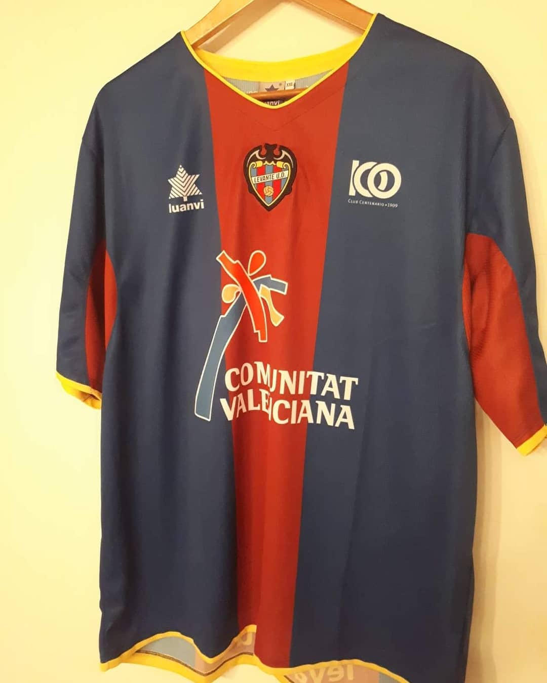 Levante Home 2009/2010 Football Shirt. Club Footbal Shirts.