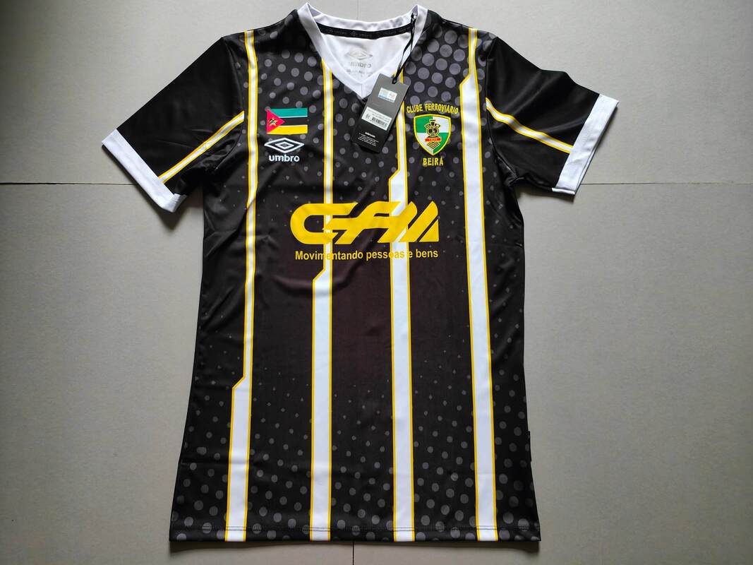 Clube Ferroviário da Beira Away 2022/2023 Football Shirt Manufactured By Umbro. The Club Plays Football In Mozambique.