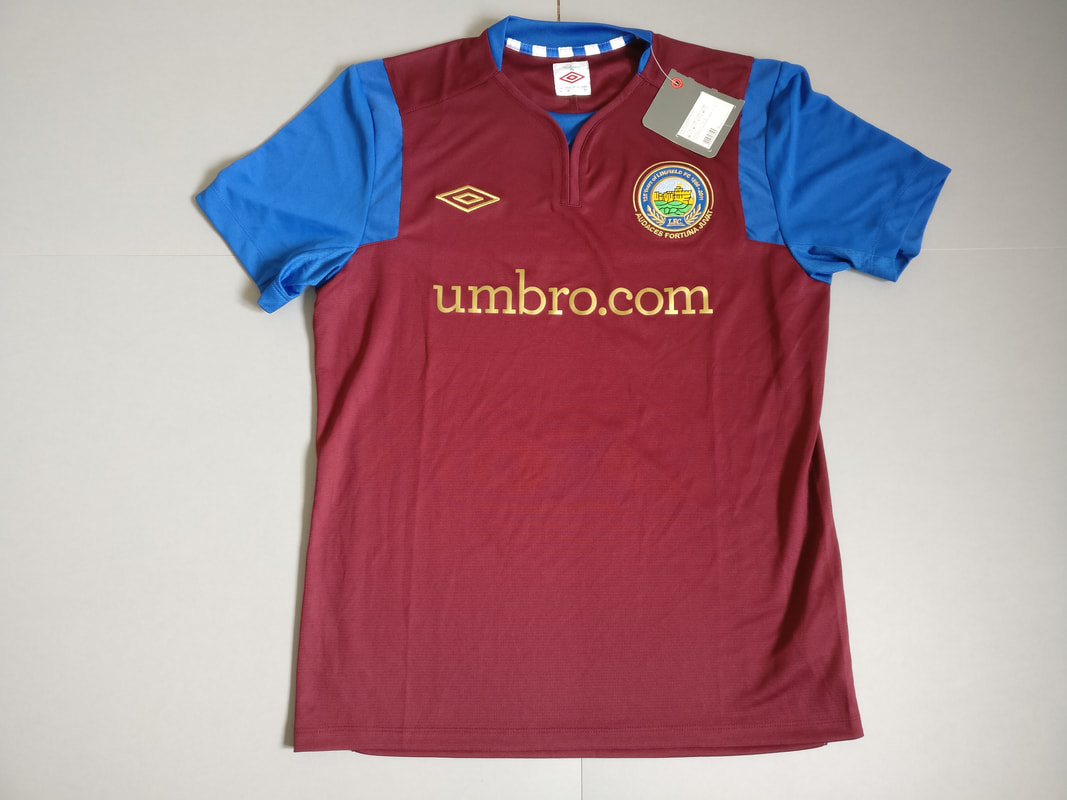 Linfield F.C. Away 2011/2012 Football Shirt Manufactured By Umbro. The Club Plays Football In Northern Ireland.
