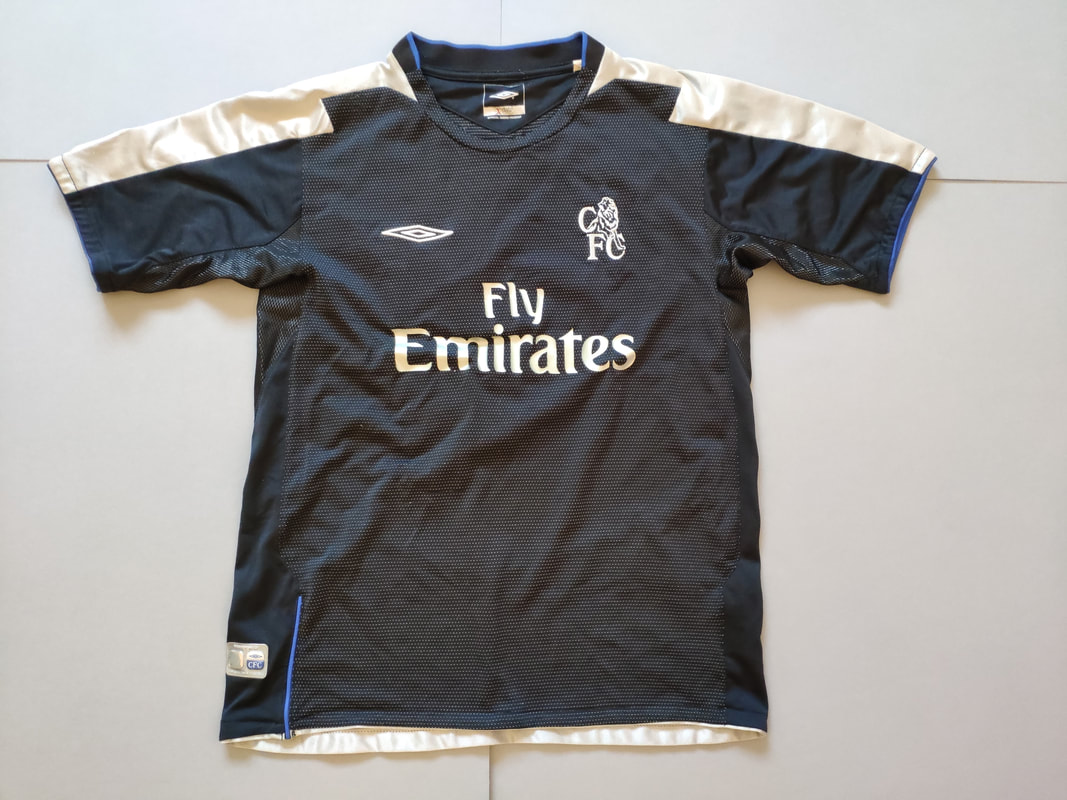 Chelsea F.C. Away 2004/2005 Football Shirt Manufactured By Umbro. The shirt was sponsored by Fly Emirates.