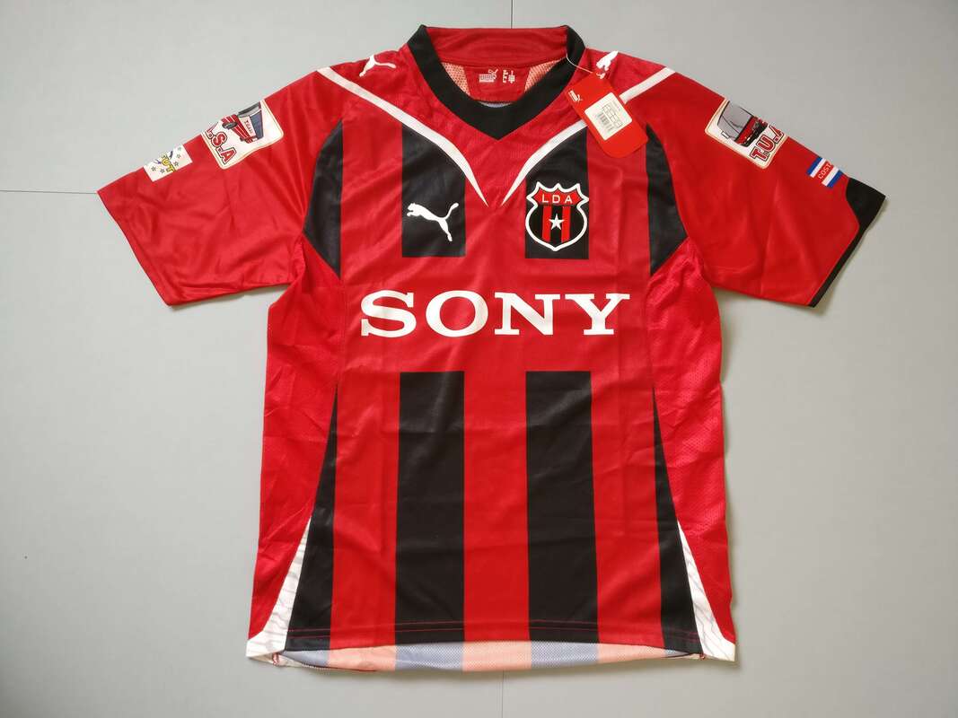 Liga Deportiva Alajuelense Home 2010 Football Shirt Manufactured By Puma. The Team Plays Football In Costa Rica..