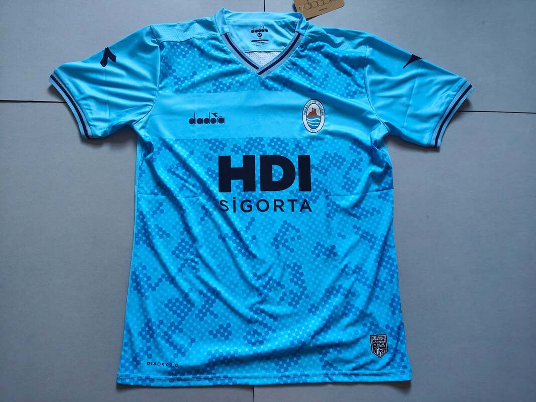 Pazarspor Home 2022/2023 Football Shirt Manufactured By Diadora. The Club Plays Football In Turkey.