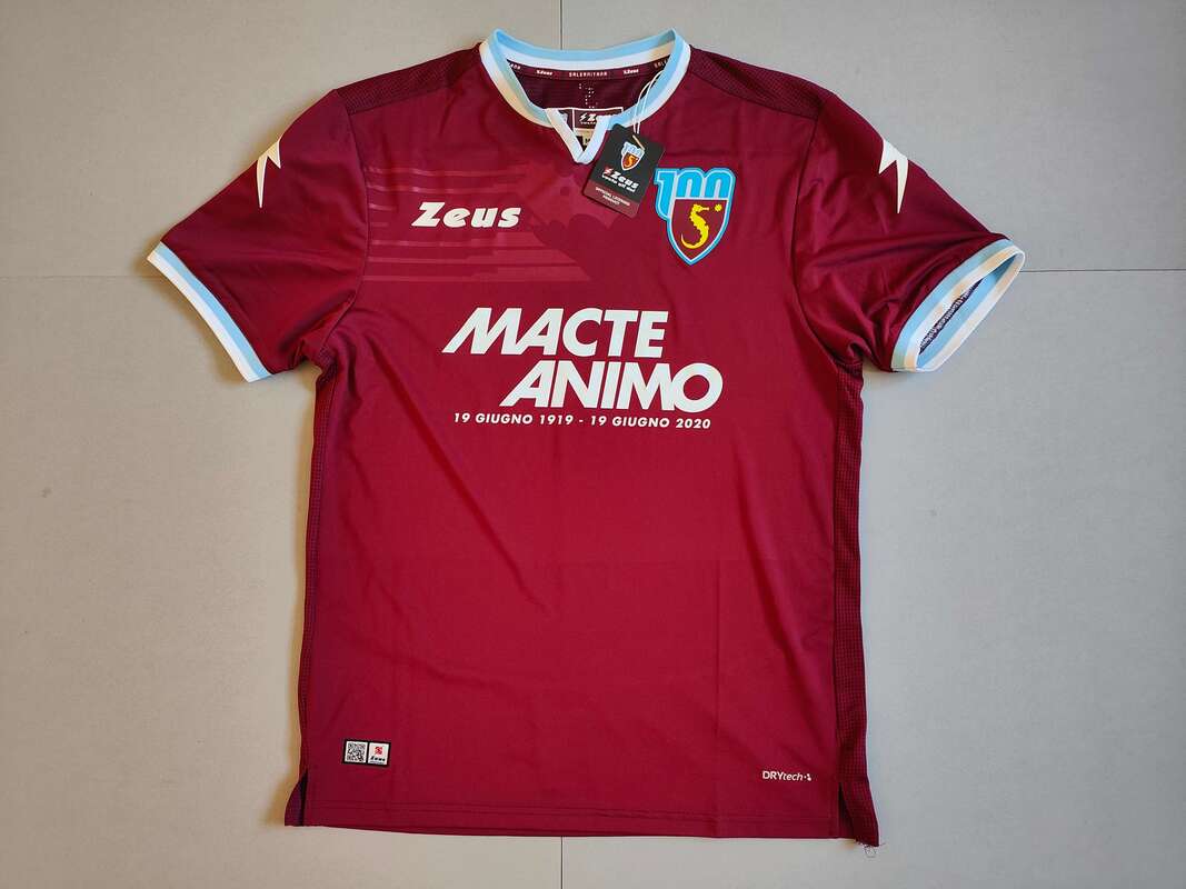 U.S. Salernitana 1919 Home 2019/2020 Football Shirt Manufactured By Zeus. The Club Plays Football In Italy.