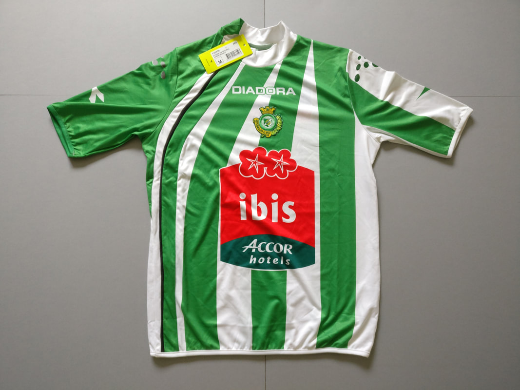 Vitória FC Home 2005/2006 Football Shirt Manufactured By Diadora. The Club Plays Football In Portugal.